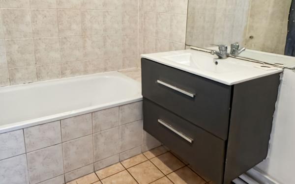 Appartement à vendre    3 pièces • 59,87 m2 Saint-Denis