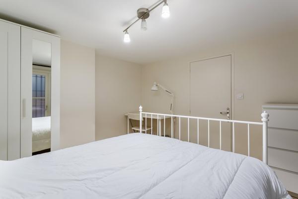 LOCATION A LA CHAMBRE AVEC DOUCHE ET LAVABO PRIVATIVE