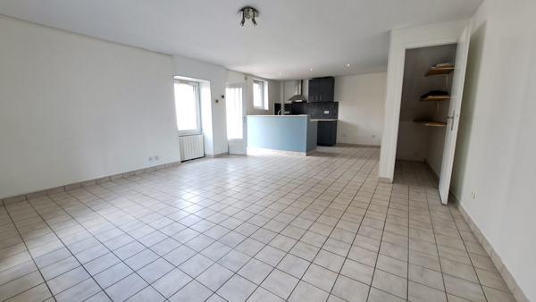 MAISON 3 PIECES LIBRE  CENTRE BOURG