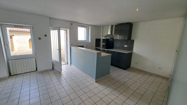 MAISON 3 PIECES LIBRE  CENTRE BOURG