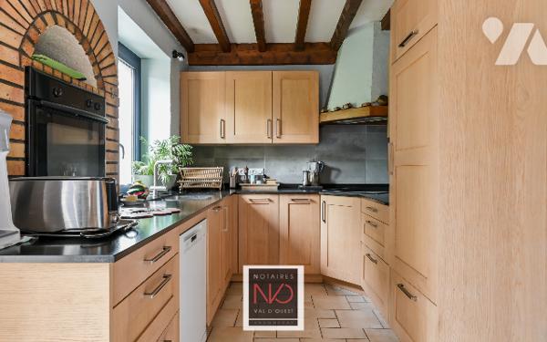 MAISON ANCIENNE PLEINE DE CHARME A CRAPONNE