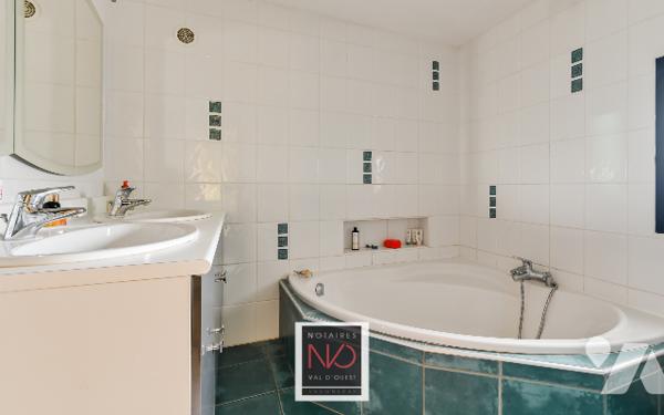 MAISON ANCIENNE PLEINE DE CHARME A CRAPONNE