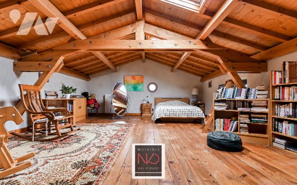 MAISON ANCIENNE PLEINE DE CHARME A CRAPONNE