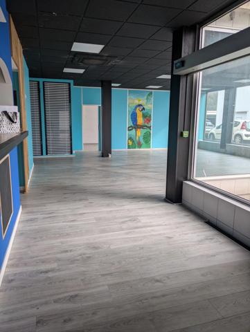 Dpt Isère (38), à louer SAINT MARTIN LE VINOUX local d'activité ou bureaux