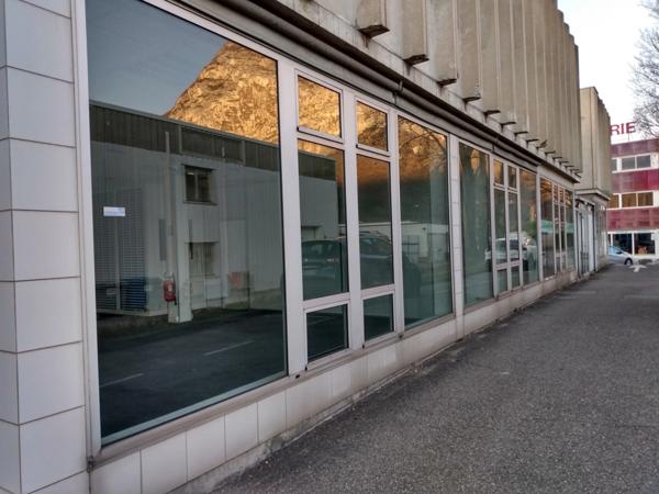 Dpt Isère (38), à louer SAINT MARTIN LE VINOUX local d'activité ou bureaux
