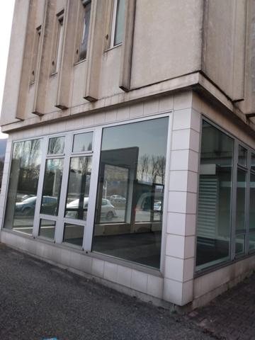 Dpt Isère (38), à louer SAINT MARTIN LE VINOUX local d'activité ou bureaux