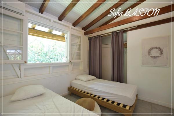 LES TROIS ILETS VILLA P6 bis -165 m² Hab / - Terrain de 986 m² - Piscine - Plain pied - A Vendre Martinique (972),