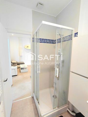 IMMEUBLE restauré à deux pas du port et du marché