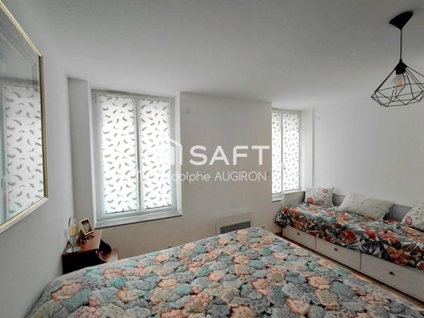 IMMEUBLE restauré à deux pas du port et du marché