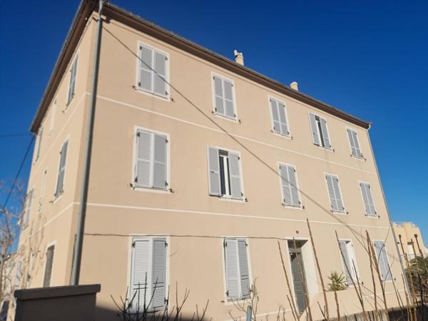 Calvi (20260) Appartement 3 pièces avec extérieur à Calvi