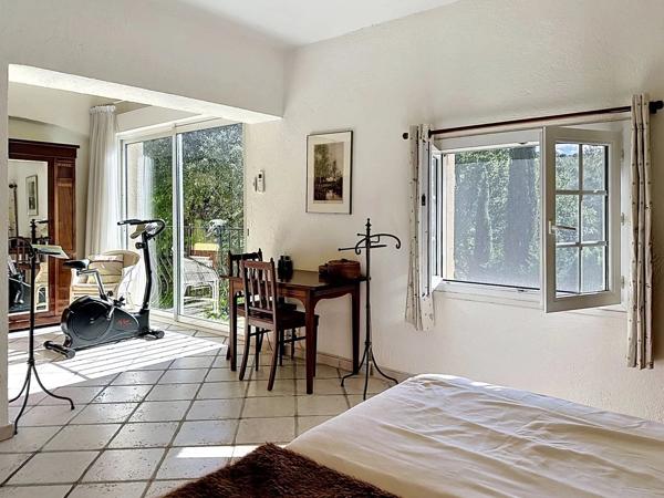 Spacieuse propriété provençale avec maison d’amis et magnifique terrain