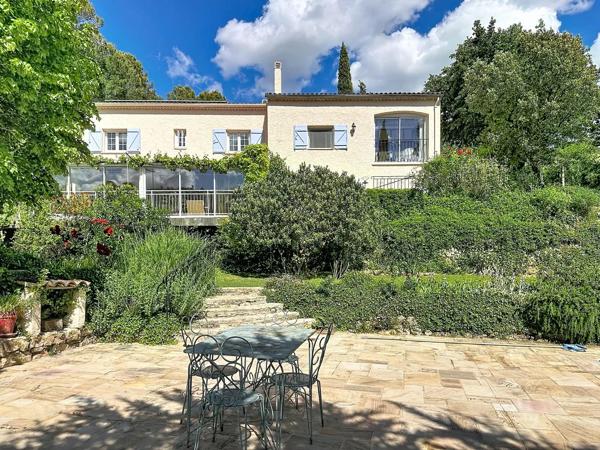 Spacieuse propriété provençale avec maison d’amis et magnifique terrain