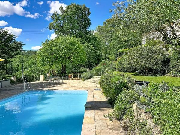 Spacieuse propriété provençale avec maison d’amis et magnifique terrain