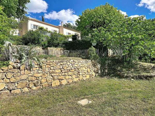 Spacieuse propriété provençale avec maison d’amis et magnifique terrain