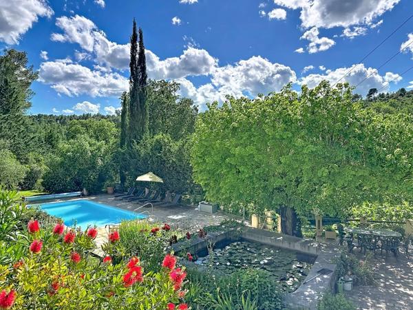 Spacieuse propriété provençale avec maison d’amis et magnifique terrain