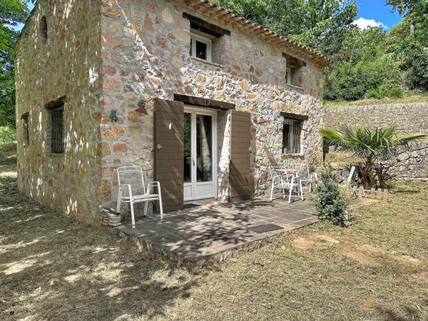 Spacieuse propriété provençale avec maison d’amis et magnifique terrain