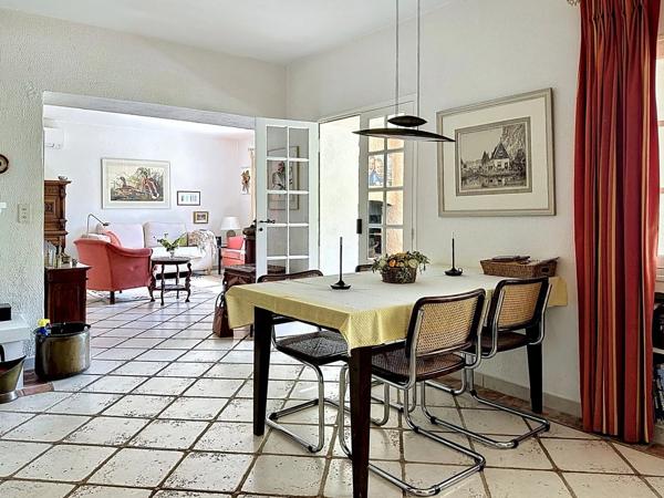 Spacieuse propriété provençale avec maison d’amis et magnifique terrain
