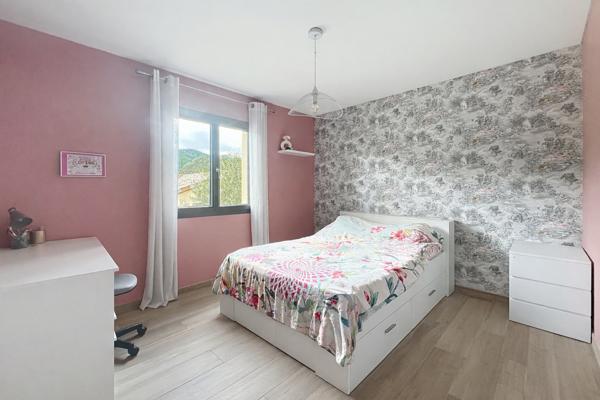 Sud Ardèche / Les Vans : Maison contemporaine 160 m2, Piscine et Pool house, jardin