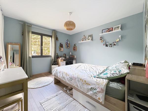 Sud Ardèche / Les Vans : Maison contemporaine 160 m2, Piscine et Pool house, jardin