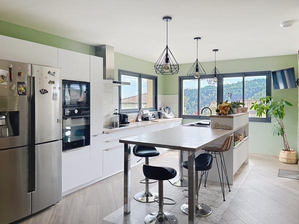 Sud Ardèche / Les Vans : Maison contemporaine 160 m2, Piscine et Pool house, jardin