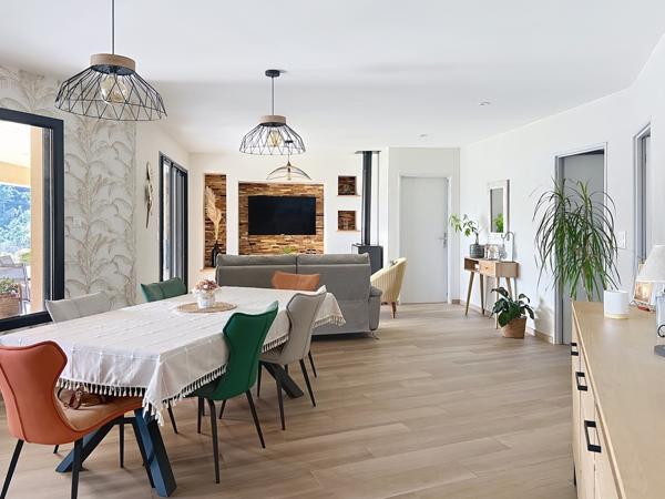 Sud Ardèche / Les Vans : Maison contemporaine 160 m2, Piscine et Pool house, jardin