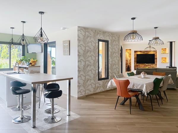 Sud Ardèche / Les Vans : Maison contemporaine 160 m2, Piscine et Pool house, jardin