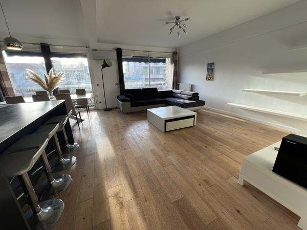 Marseille (13007) LOCATION APPARTEMENT MEUBLÉ 81 M2 TYPE 3 TRAVERSANT BALCON PARKING CORNICHE KENNEDY 13007 MARSEILLE