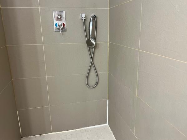 Marseille (13007) LOCATION APPARTEMENT MEUBLÉ 81 M2 TYPE 3 TRAVERSANT BALCON PARKING CORNICHE KENNEDY 13007 MARSEILLE