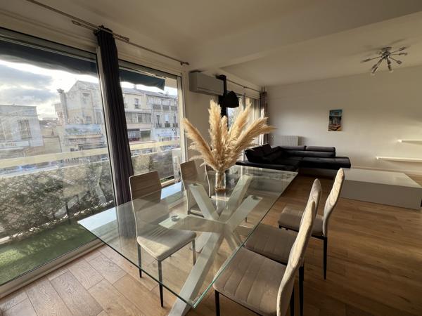 Marseille (13007) LOCATION APPARTEMENT MEUBLÉ 81 M2 TYPE 3 TRAVERSANT BALCON PARKING CORNICHE KENNEDY 13007 MARSEILLE