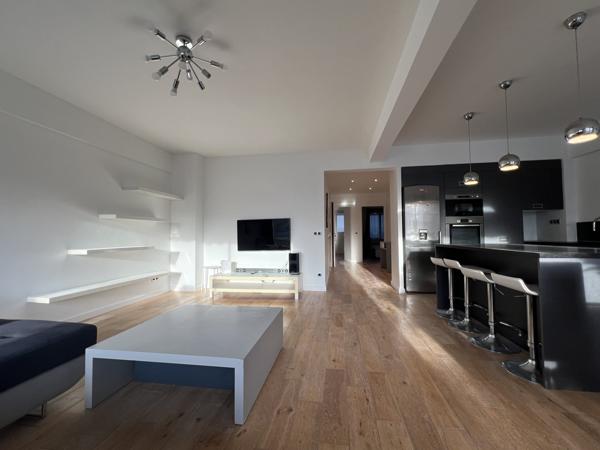 Marseille (13007) LOCATION APPARTEMENT MEUBLÉ 81 M2 TYPE 3 TRAVERSANT BALCON PARKING CORNICHE KENNEDY 13007 MARSEILLE