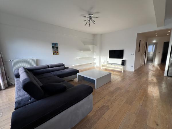 Marseille (13007) LOCATION APPARTEMENT MEUBLÉ 81 M2 TYPE 3 TRAVERSANT BALCON PARKING CORNICHE KENNEDY 13007 MARSEILLE