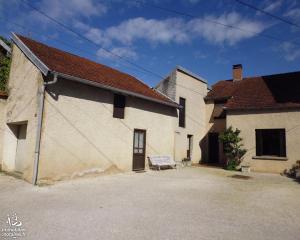 MANTOCHE, maison en pierres sur 585 m² de terrain environ.