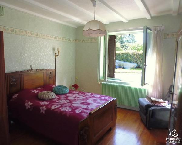 MANTOCHE, maison en pierres sur 585 m² de terrain environ.