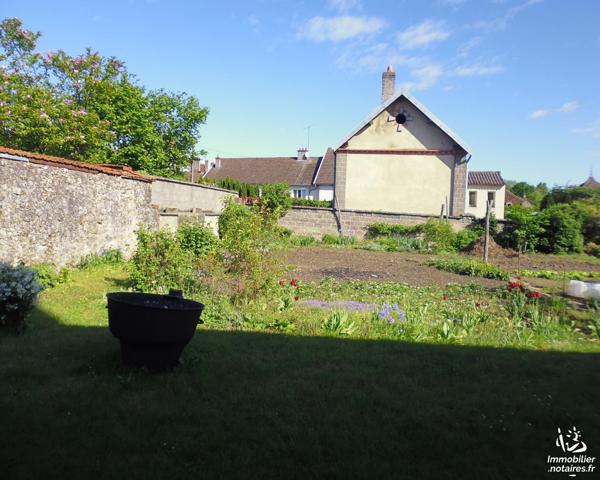 MANTOCHE, maison en pierres sur 585 m² de terrain environ.