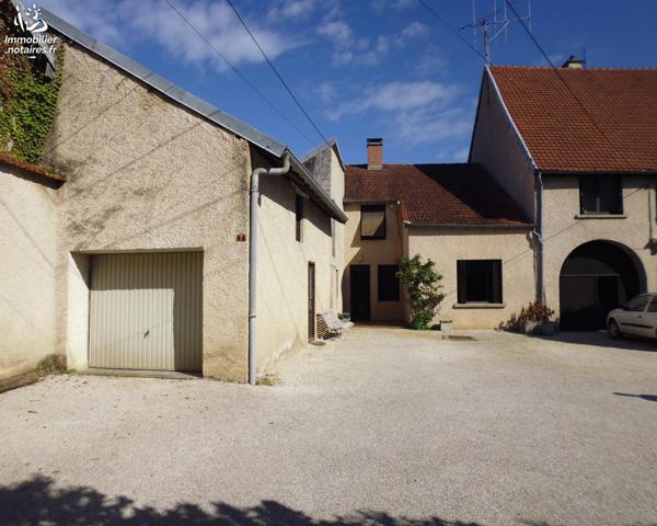 MANTOCHE, maison en pierres sur 585 m² de terrain environ.