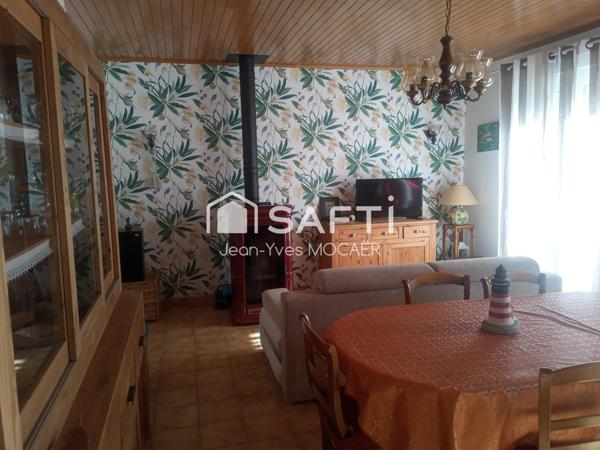 TREGOUREZ (29970) ; Vie de plain pied en cœur de bourg.