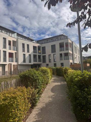 Appartement 2 pièces avec loggia et parking – Villenave-d’Ornon