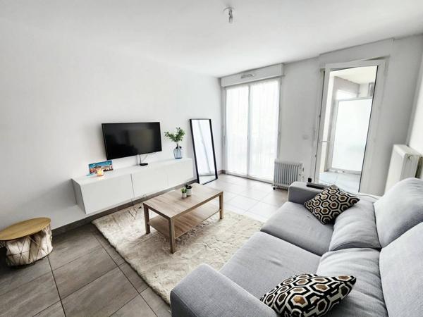 Appartement 2 pièces avec loggia et parking – Villenave-d’Ornon
