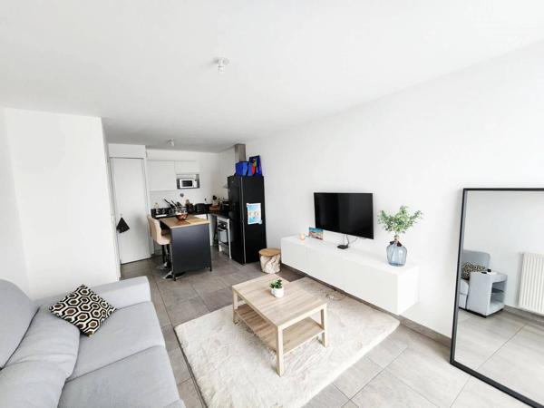 Appartement 2 pièces avec loggia et parking – Villenave-d’Ornon