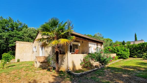 Uzès (30700) A vendre maison avec beau terrain arboré proche Uzès