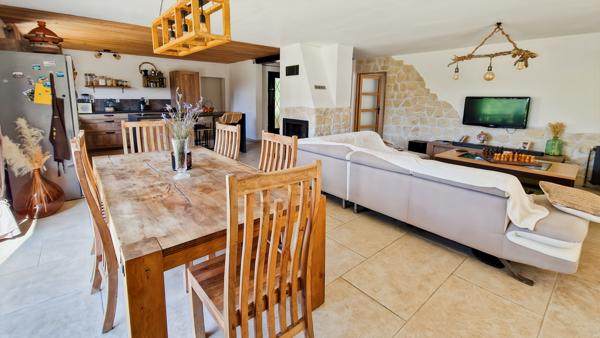 Uzès (30700) A vendre maison avec beau terrain arboré proche Uzès