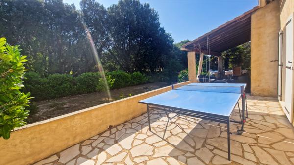 Uzès (30700) A vendre maison avec beau terrain arboré proche Uzès