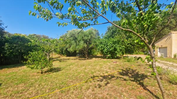 Uzès (30700) A vendre maison avec beau terrain arboré proche Uzès