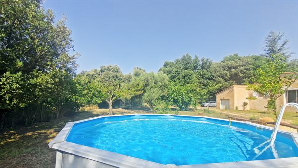 Uzès (30700) A vendre maison avec beau terrain arboré proche Uzès