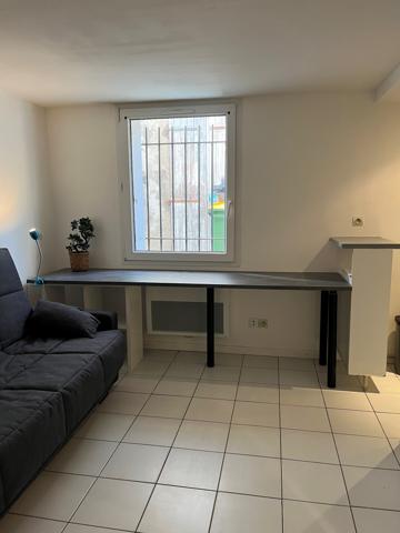 Studio
                                                                                                                                                                                                                                                                                                                        1 pièce(s)                                                                                                                                                                                                                                                                                                                              17  m²