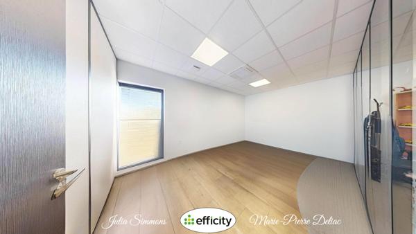 Bureau
         10 pièces
        - 440 m² 1 170 000 € *