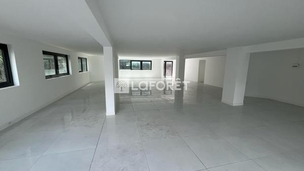 Location local commercial Fort-de-France - 1 pièce(s) - 150 m² - 3 396 €/mois