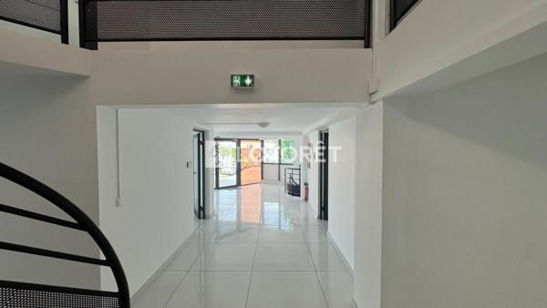 Location local commercial Fort-de-France - 1 pièce(s) - 150 m² - 3 396 €/mois