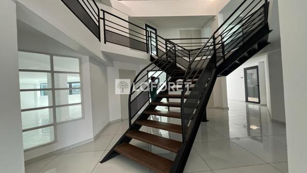 Location local commercial Fort-de-France - 1 pièce(s) - 150 m² - 3 396 €/mois