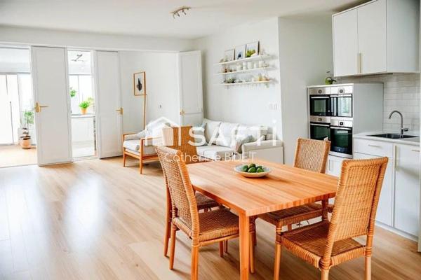 Maison avec piscine dans quartier prisé